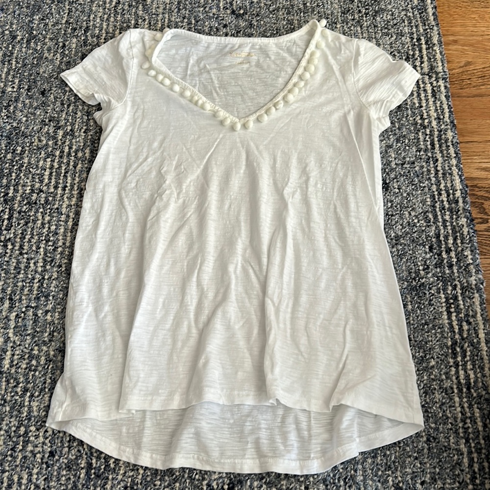 Lilly Pulitzer V Neck white tee